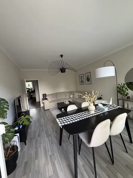Teilmöblierte 2-Zimmer-Wohnung mit Balkon in Kreuzberg | 66 m² | Einbauküche | Aufzug — photo 1